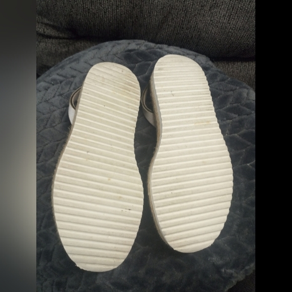 Handmade White Leather Sandals - Picture 6 of 9